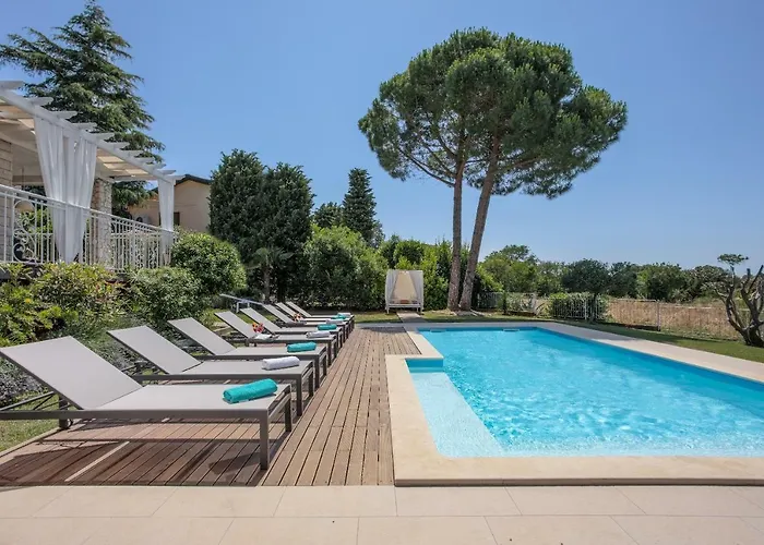 Astinian Villa Puntizela